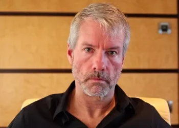 Crise da Strategy: entenda o efeito dominó que ajuda a explicar a queda do Bitcoin