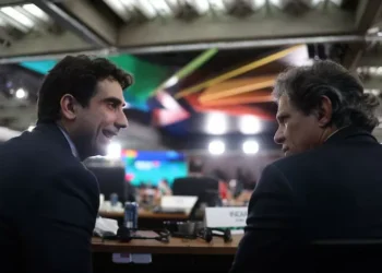 Fiscal pode dificultar cortes da Selic em 2026? Economistas discutem