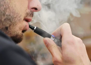 Mesmo proibido, uso do cigarro eletrônico cresce 600% no Brasil