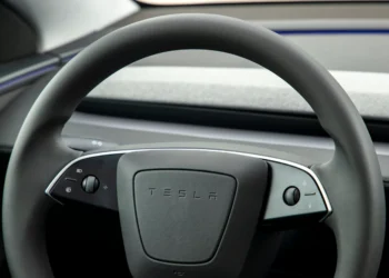 Tesla enfrenta novo processo judicial por morte em acidente com Model S