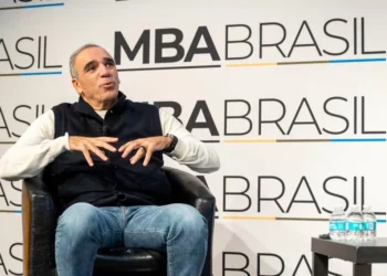 “Governo Trump está enrolando o Brasil”, diz Rogério Xavier, da SPX