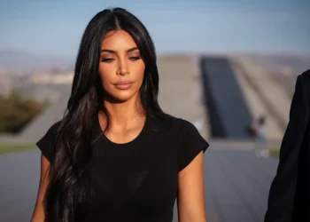 Kim Kardashian diz que ChatGPT é seu “amigo-inimigo” após falhas