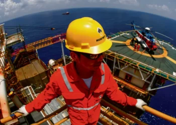 Agência Internacional de Energia alinha com Trump e vê petróleo a crescer