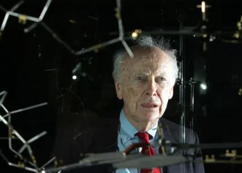 James Watson, que ajudou a descobrir a estrutura do DNA, morre aos 97 anos