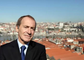 Câmara de Gaia quer baixar taxas do IRS das famílias e da derrama sobre as empresas