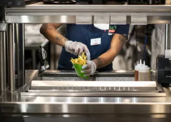 Indústria da Zona Euro entra em contração no final de 2025