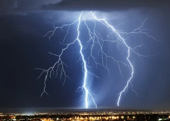 O que acontece no corpo humano quando ele é atingido por um raio