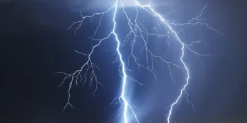 O que acontece no corpo humano quando ele é atingido por um raio