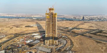 Prédio mais alto do mundo se aproxima de marca importante em sua construção