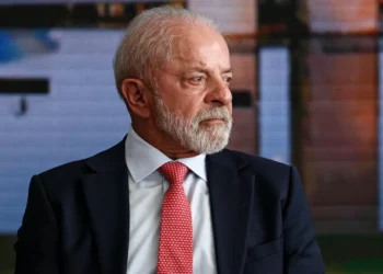 Médico explica cirurgia realizada por Lula