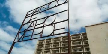 Óscar Santos reconduzido como governador do Banco de Cabo Verde