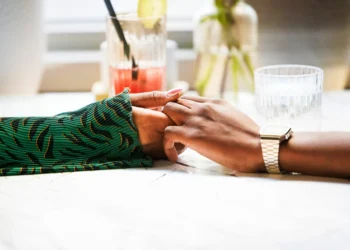 Vai dar namoro? Por que não basta apelar ao marketing pessoal