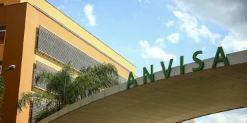 Produto para clareamento dental e suplementos ‘naturais’ são novos alvos de ações da Anvisa