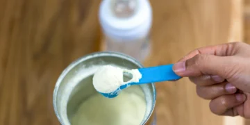 Danone amplia recolhimento de fórmulas infantis após risco de contaminação por toxina