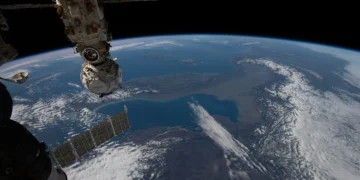 Em razão de problema de saúde, quatro astronautas da ISS retornam à Terra