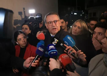 Seguro recebe apoio de 250 figuras não socialistas