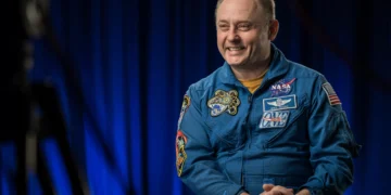 Astronauta retirado da Estação Espacial Internacional fala após problema de saúde