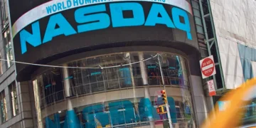 Wall Street encerra sessão em queda com Nasdaq a liderar as perdas