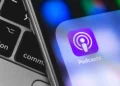 Apple integra vídeos ao Podcasts e mira YouTube e Spotify