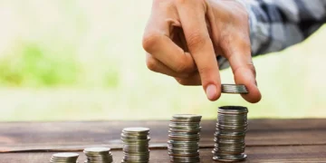 Três FIIs pagam dividendos nesta segunda com yields que passam de 1%